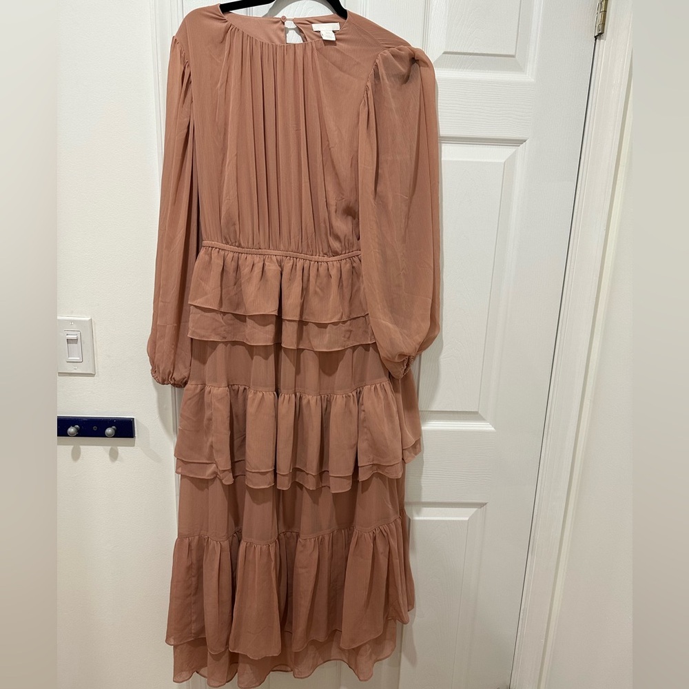 Never worn! H&M ruffle maxi dress, beautiful salmon/peach color, medium
